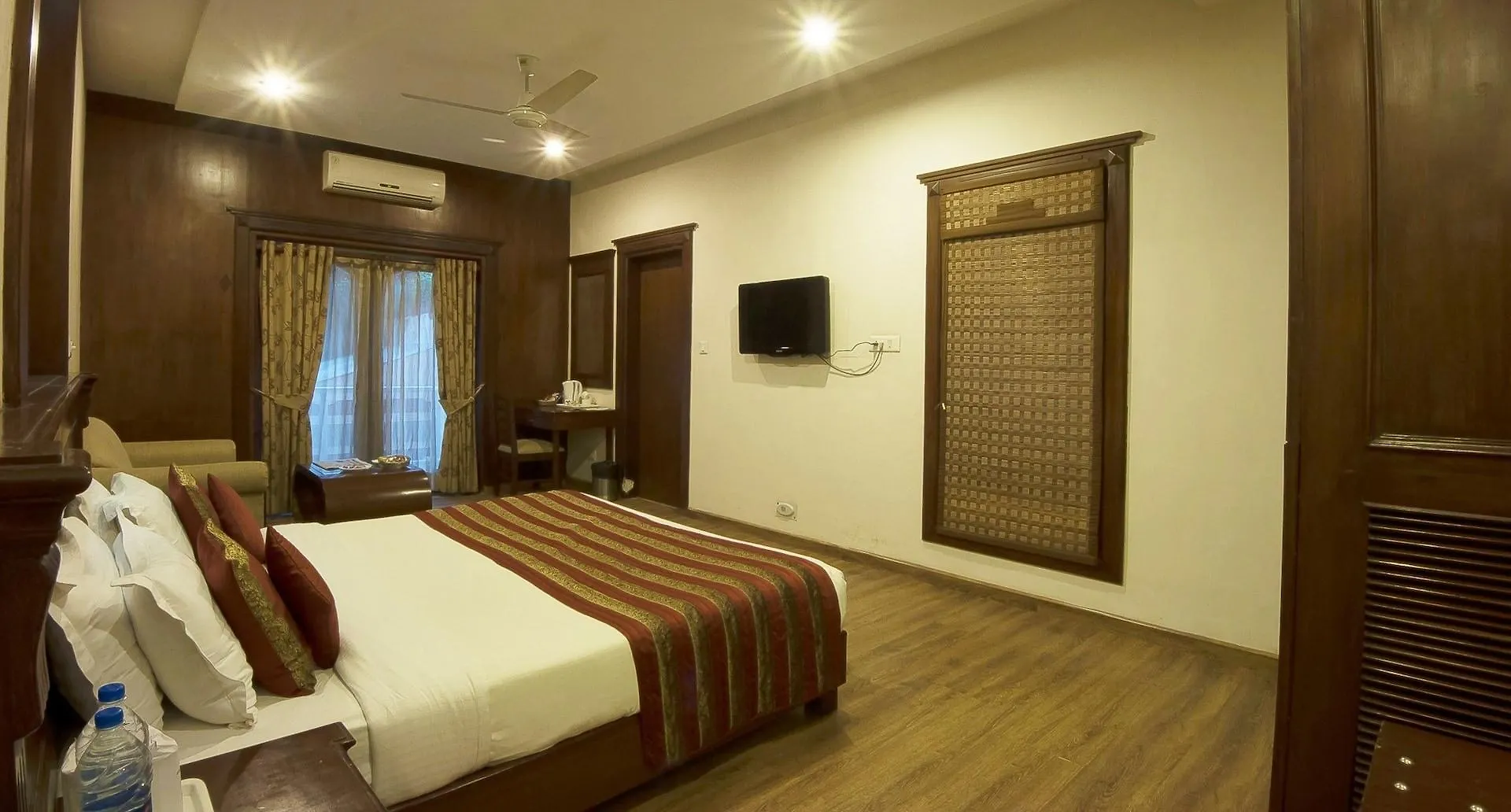 Siris 18 Hotel Gurgaon