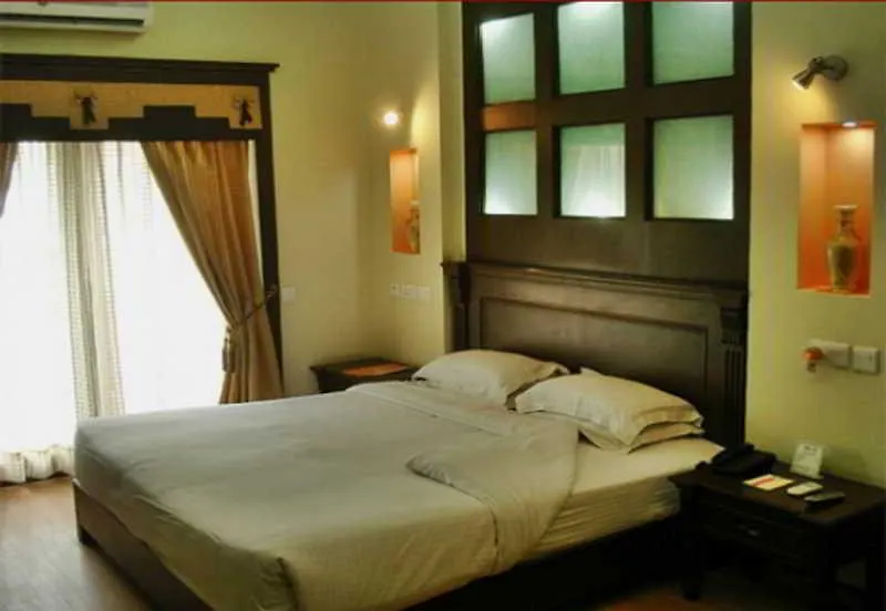 ***  Siris 18 Hotel Gurgaon India