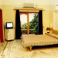 Siris 18 Hotel Gurgaon